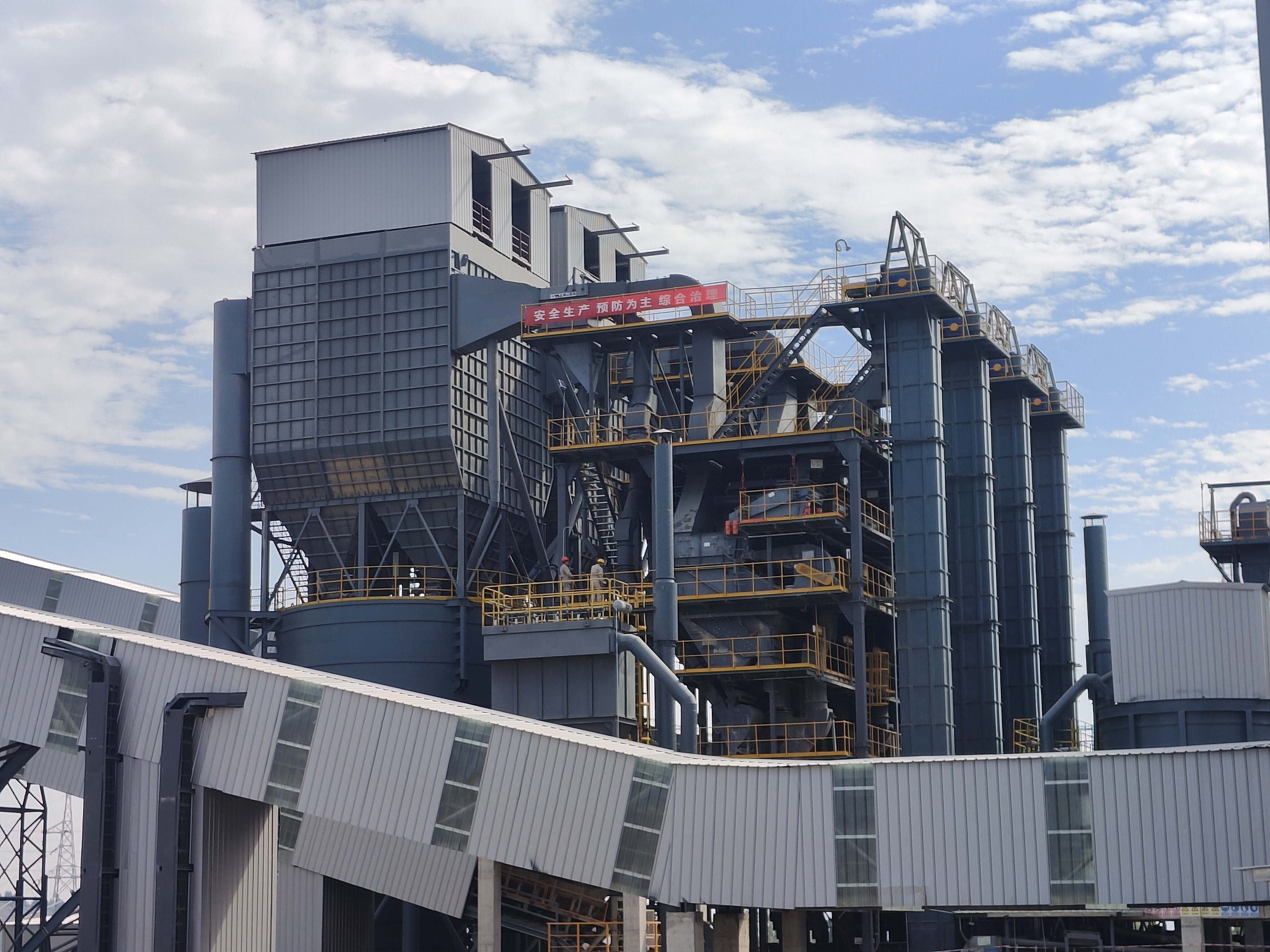 制砂樓設(shè)計：v9干式制砂樓，現(xiàn)代化高性能環(huán)保制砂生產(chǎn)線